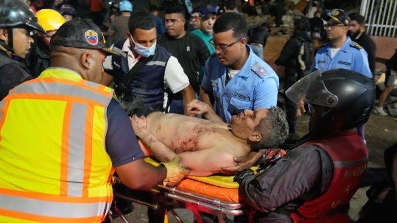 凤凰新闻【委内瑞拉发生强烈地震，美方警告死亡人数或过万】这两次地震是委内瑞拉一个