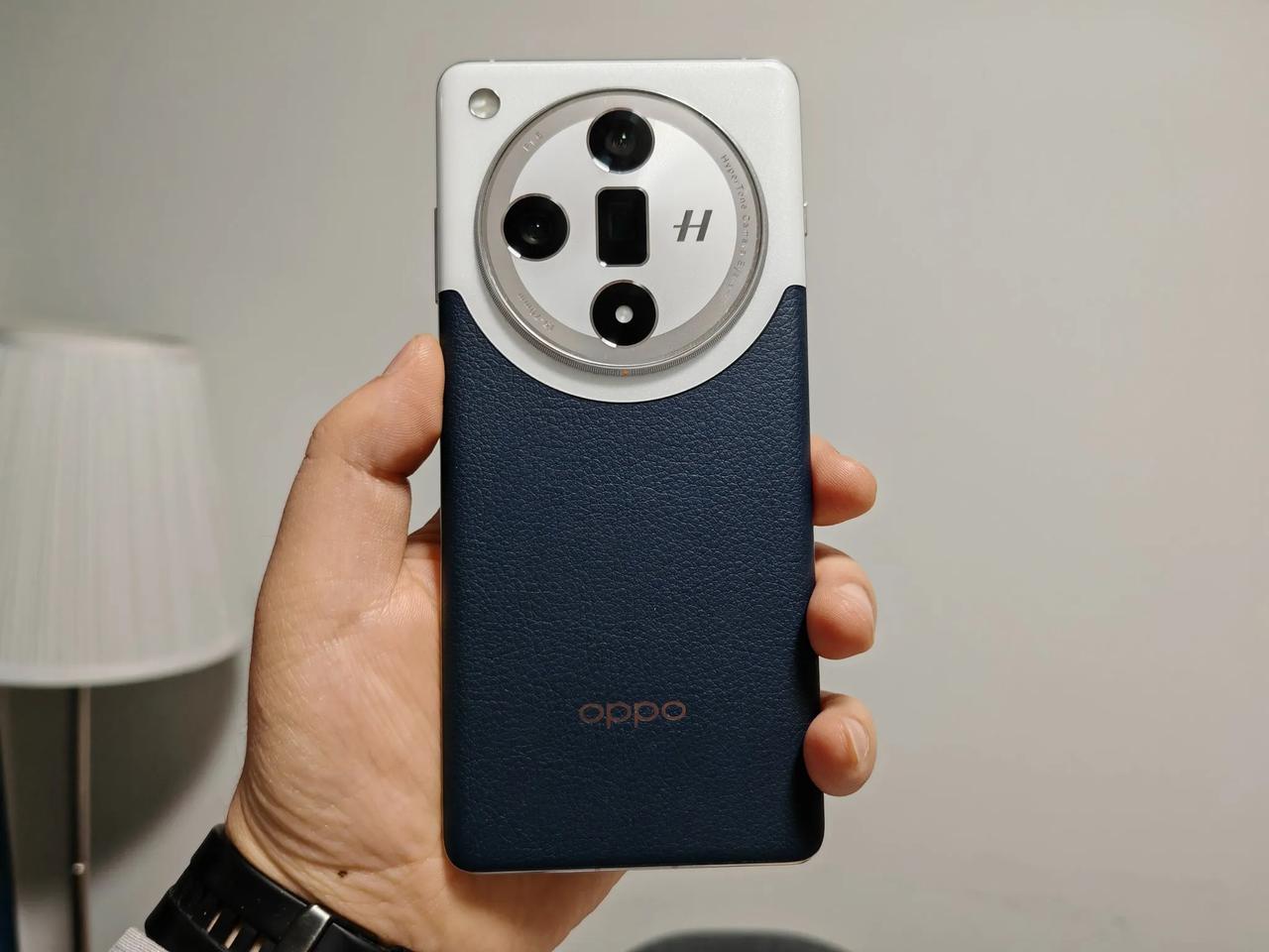 大家觉得OPPO Find X7这个海阔天空配色怎么样？我特别喜欢这种撞色设计，