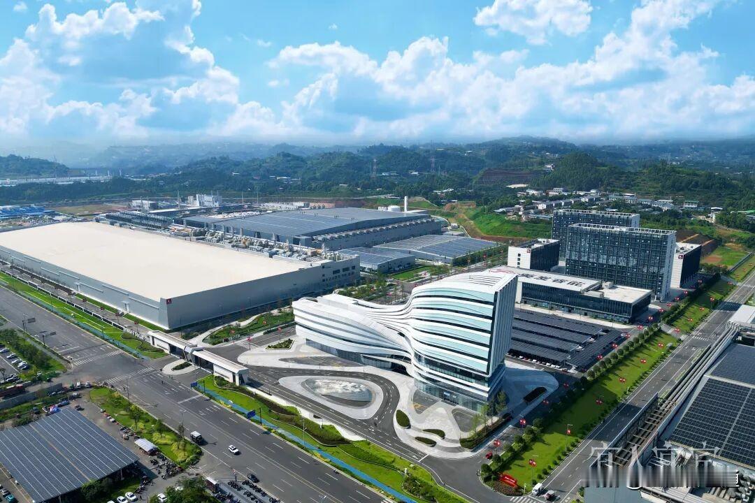 宜宾新三样撑起了宜宾经济新发展，光伏产品、锂电池、电动汽车为代表的“新三样”产业