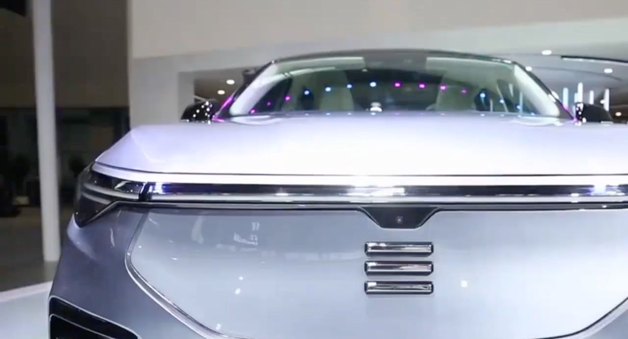 赛力斯AIVA ME7实车亮相，轴距超3米，计划2026年内推出