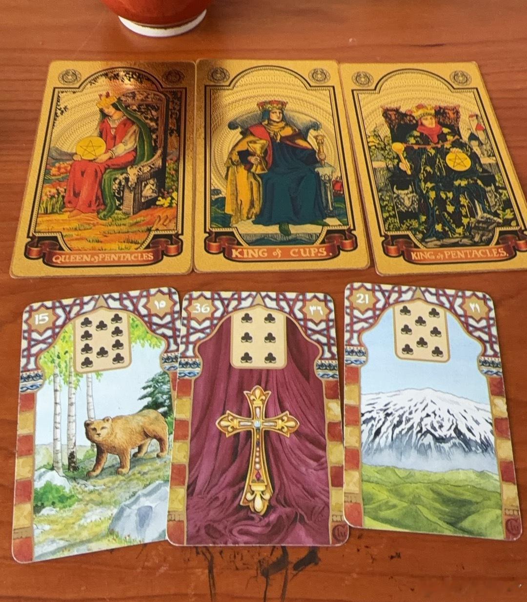塔罗牌，感觉就是世俗财官能量雷诺曼，比较食伤印比，在乎案主开心不，注意啥出的塔罗