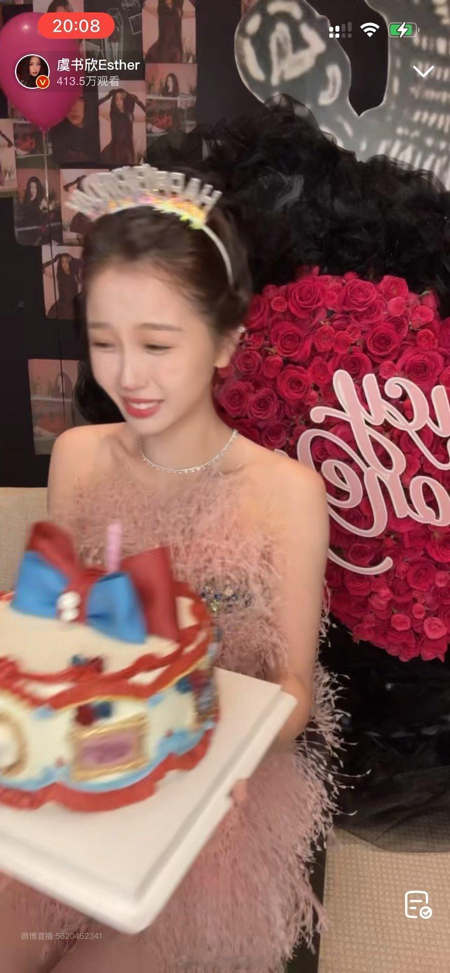 哈哈哈哈哈哈哈哈 突然就发生了蹭蛋糕的意外 