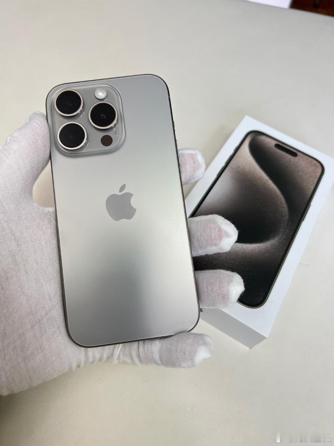这iPhone 15系列掉得有多快呢，今天收的这台15Pro 512G已经和12