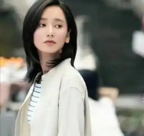 原本以为《以法之名》里董晴只是个小配角，演技可能中规中矩。没想到，她在法庭那场戏