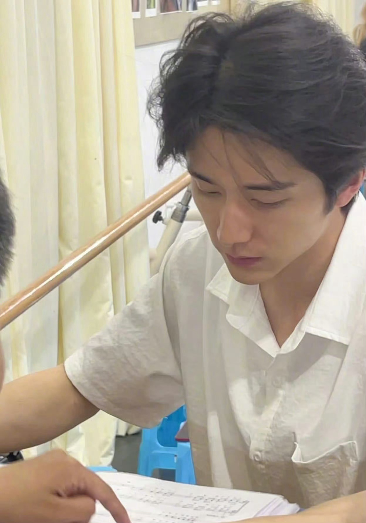 张新成素颜完全hotnerd张新成素颜完全hot nerd来的吧！帅就一个字，而