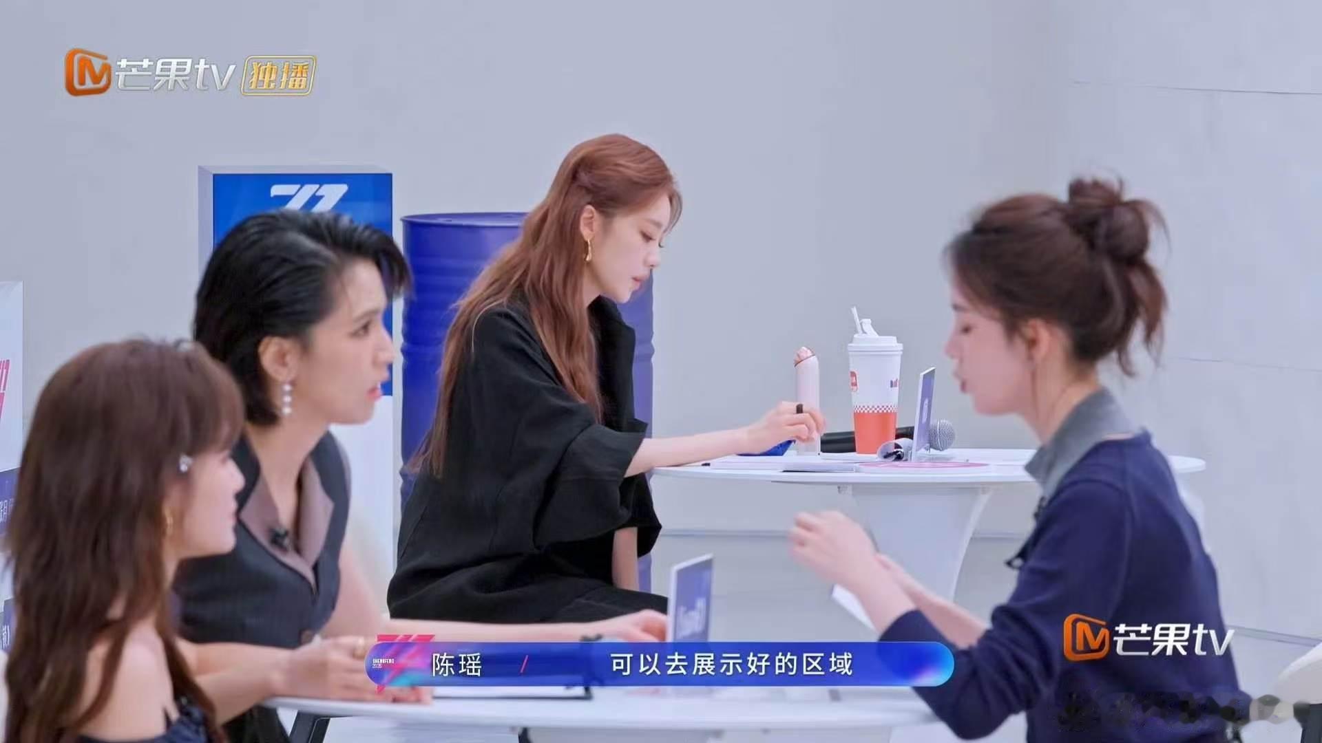 张月成全陈瑶选择曾沛慈陈瑶排名懂得换位思考顾及他人感受，张月主动让步，这份善良格