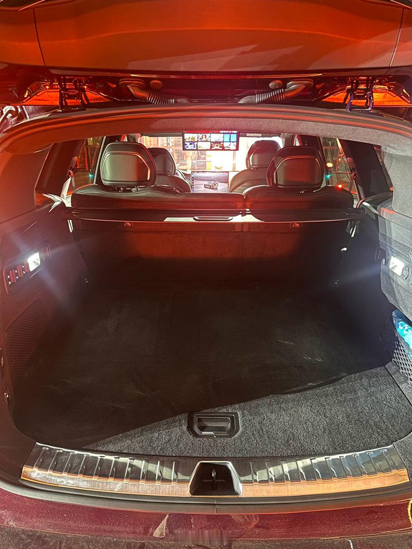 37.68w起售极氪8X，又一台要啥有啥的8系SUV来袭！比配置真的没得输！SE