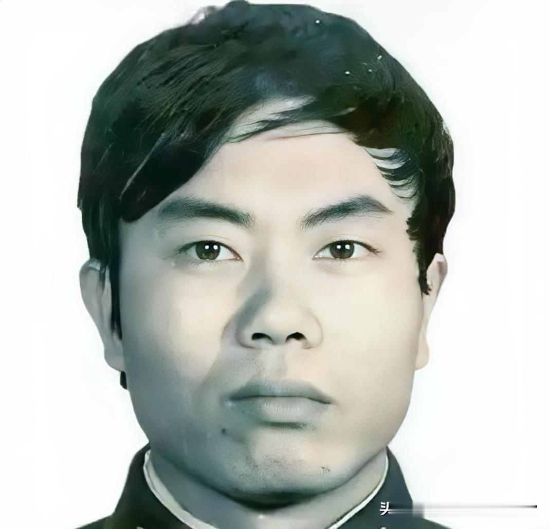 1987年，一缉毒民警，以回族老板身份打入毒贩内部，吃饭时，毒贩突然夹起一块猪肉