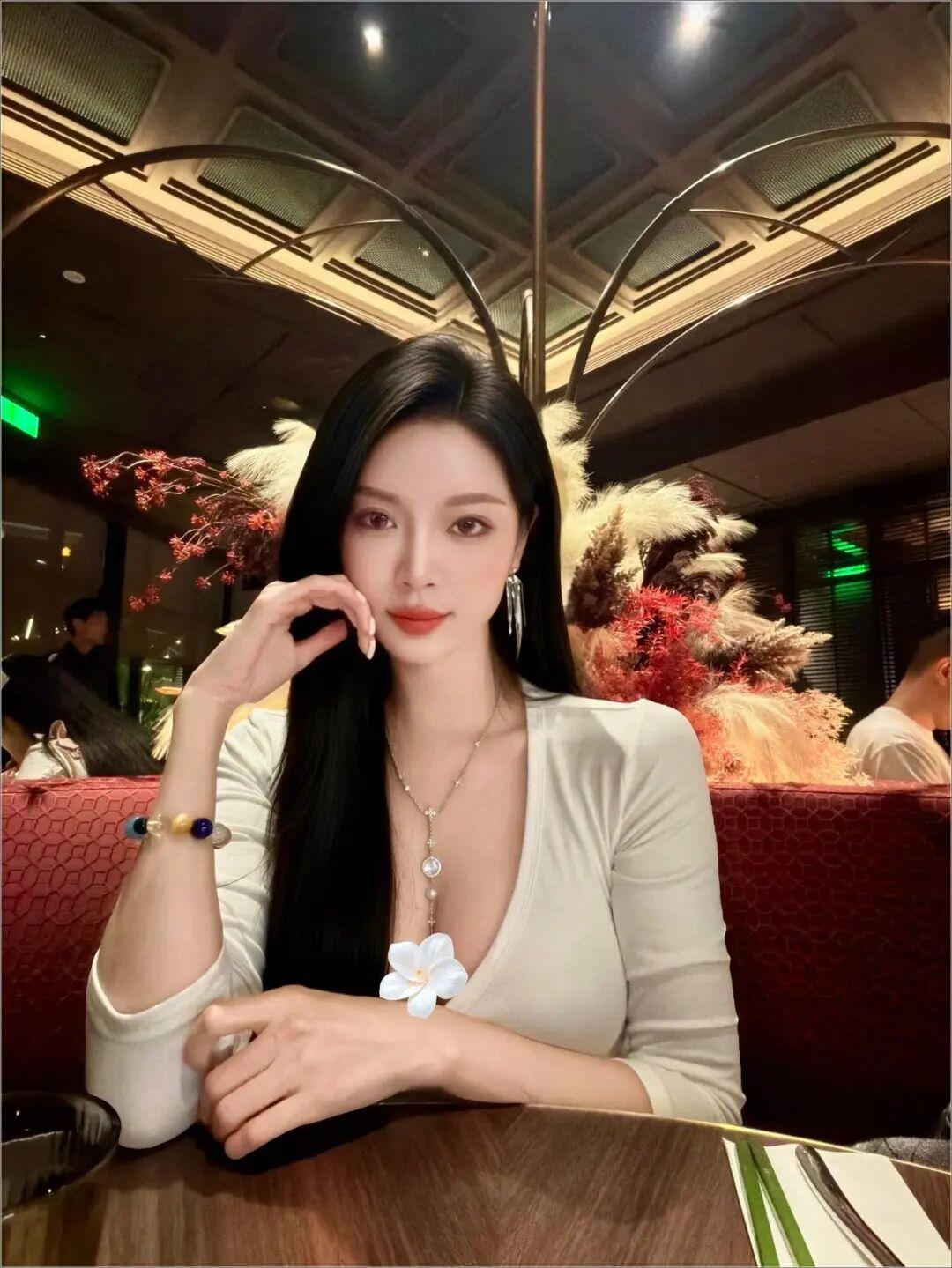 日常分享魅力女性气质穿搭[kiss]