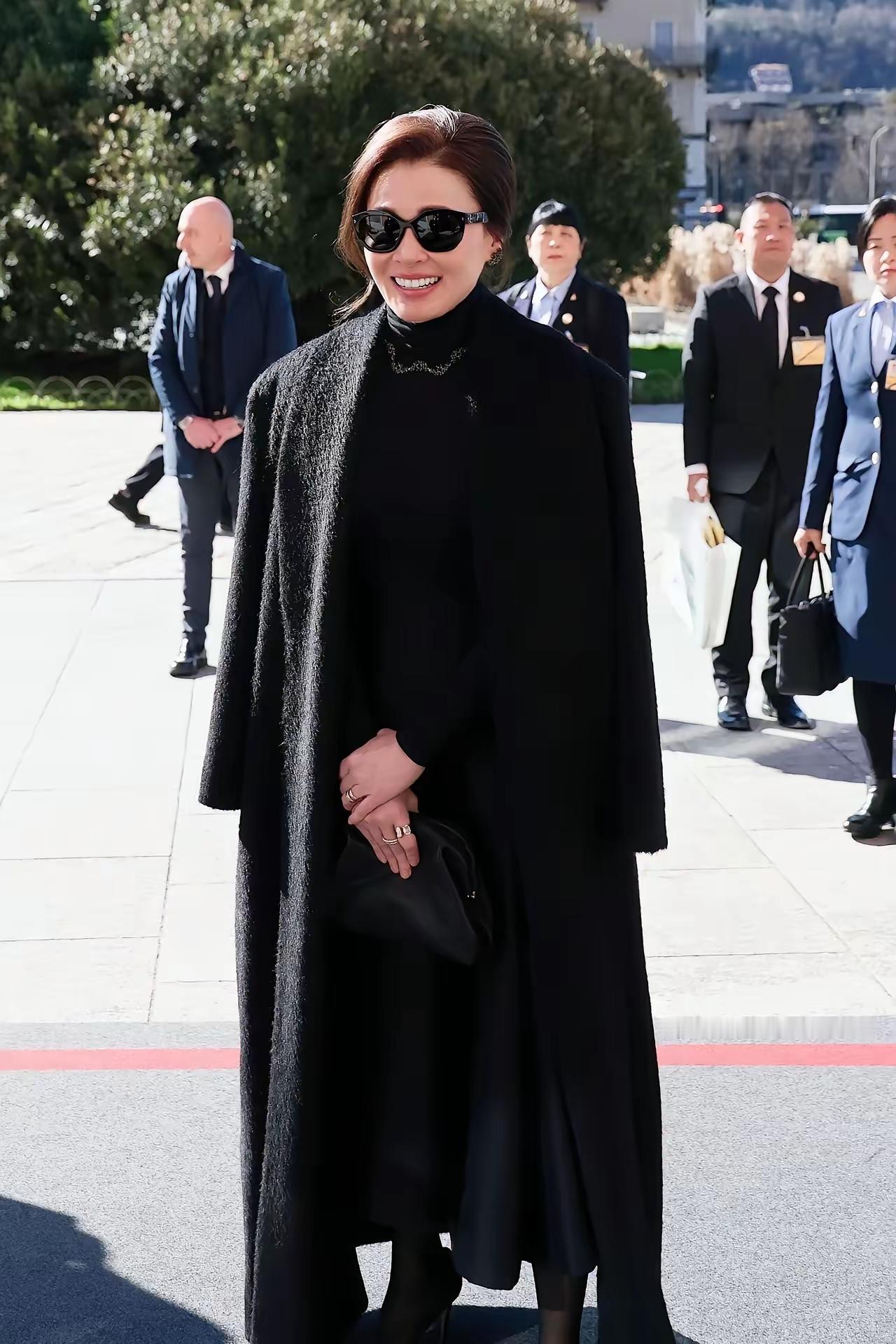 苏提达王后的风光背后，是深宫如履薄冰的生存法则。从空姐到王后，她用十多年隐忍换得