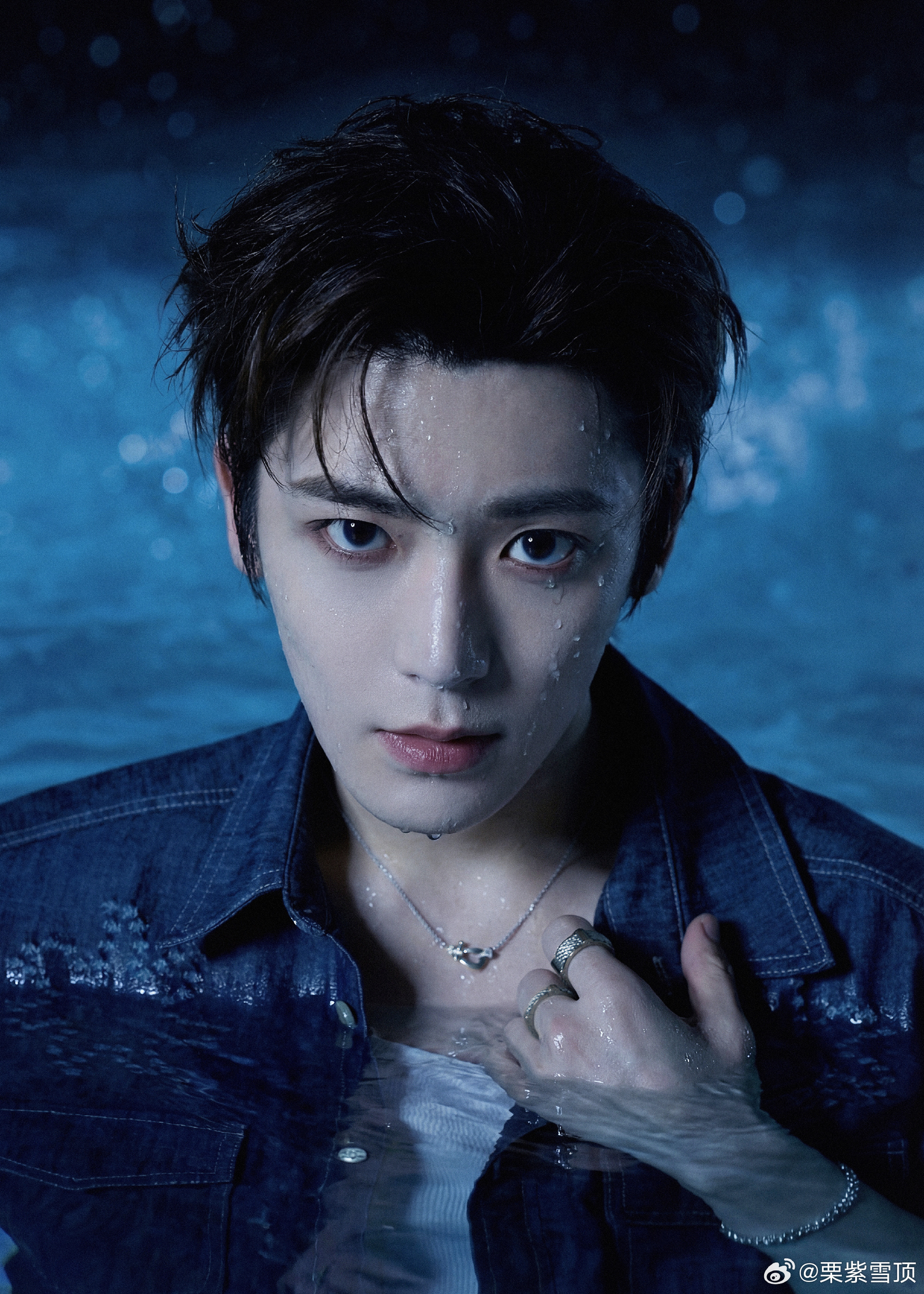 侯明昊 从《寒武纪》时期就开始注意到侯明昊了，双面少年捡子真的不要太帅从早期青涩