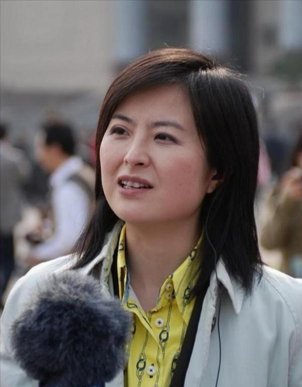 42岁的张泉灵辞去央视工作后，带着存款147万，前往上海与一位80后年轻男子见面