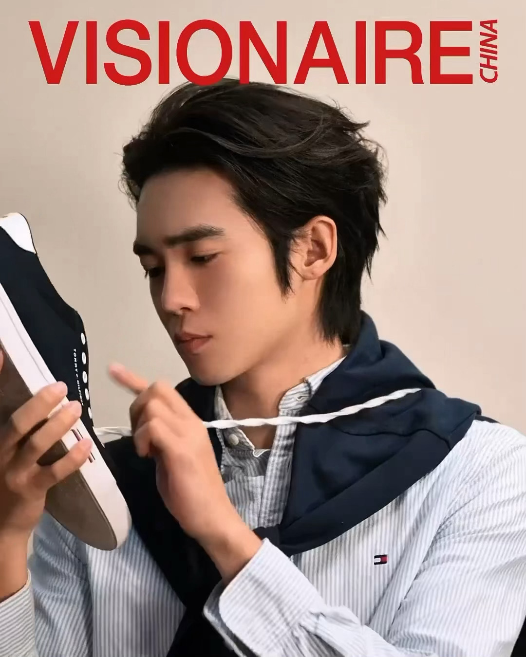 VISIONAIRE于适2026开季刊 于适VISIONAIRE封面预告，拿鞋子