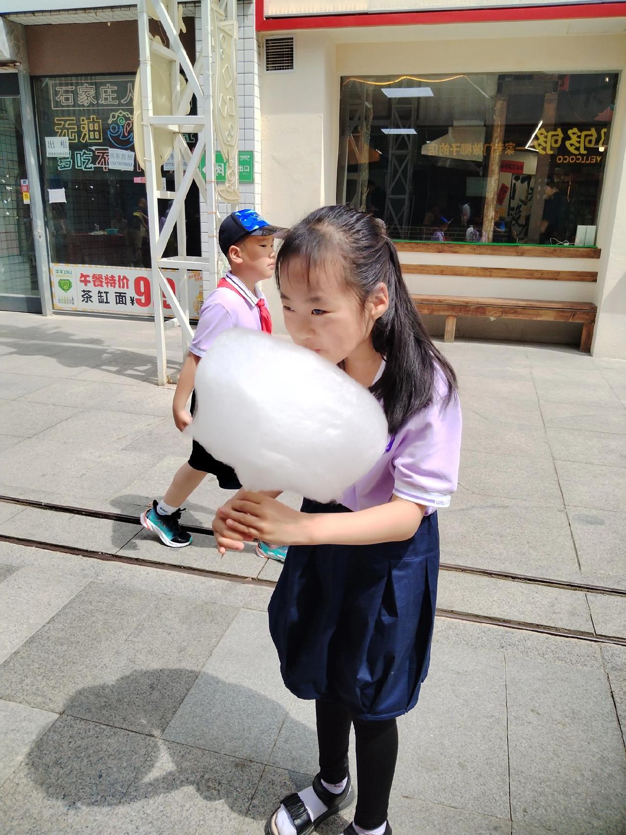 这样的童年羡慕吗？童年，那是一段承载着无尽纯真与欢乐的时光。
 
记忆中的童年，