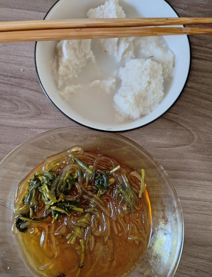 为了自己的健康，不要再这样做，很多老人都做错了

早上一睁眼，啥也不吃，空腹做家