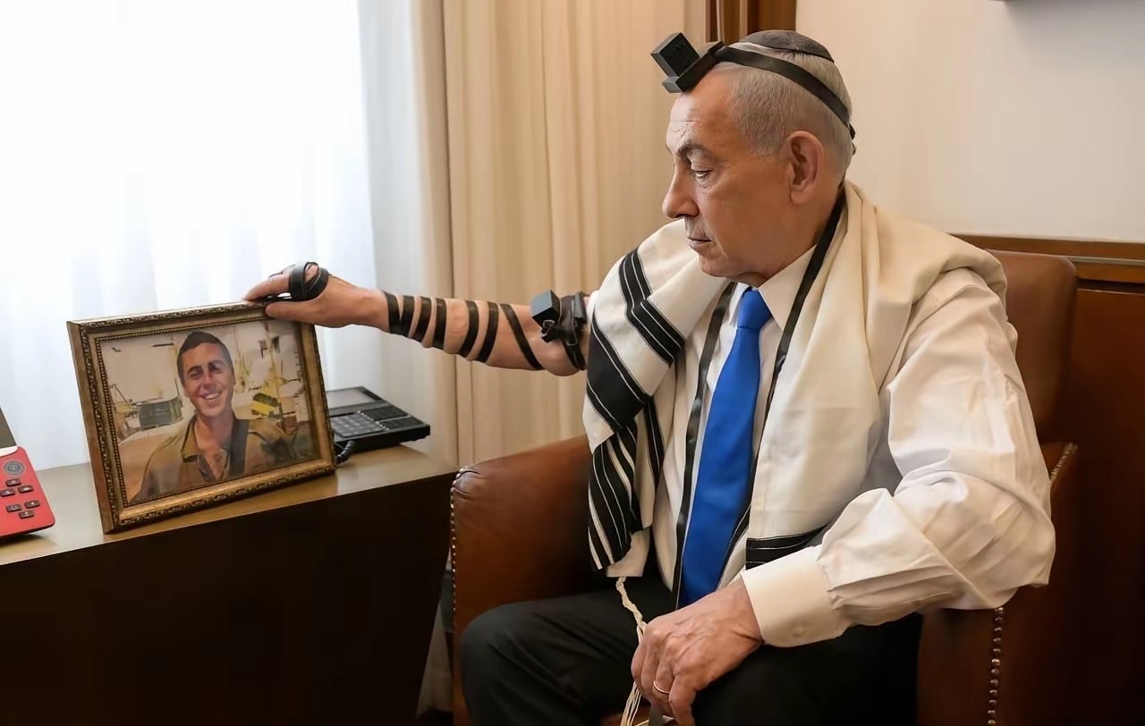 内塔尼亚胡的新照片。 