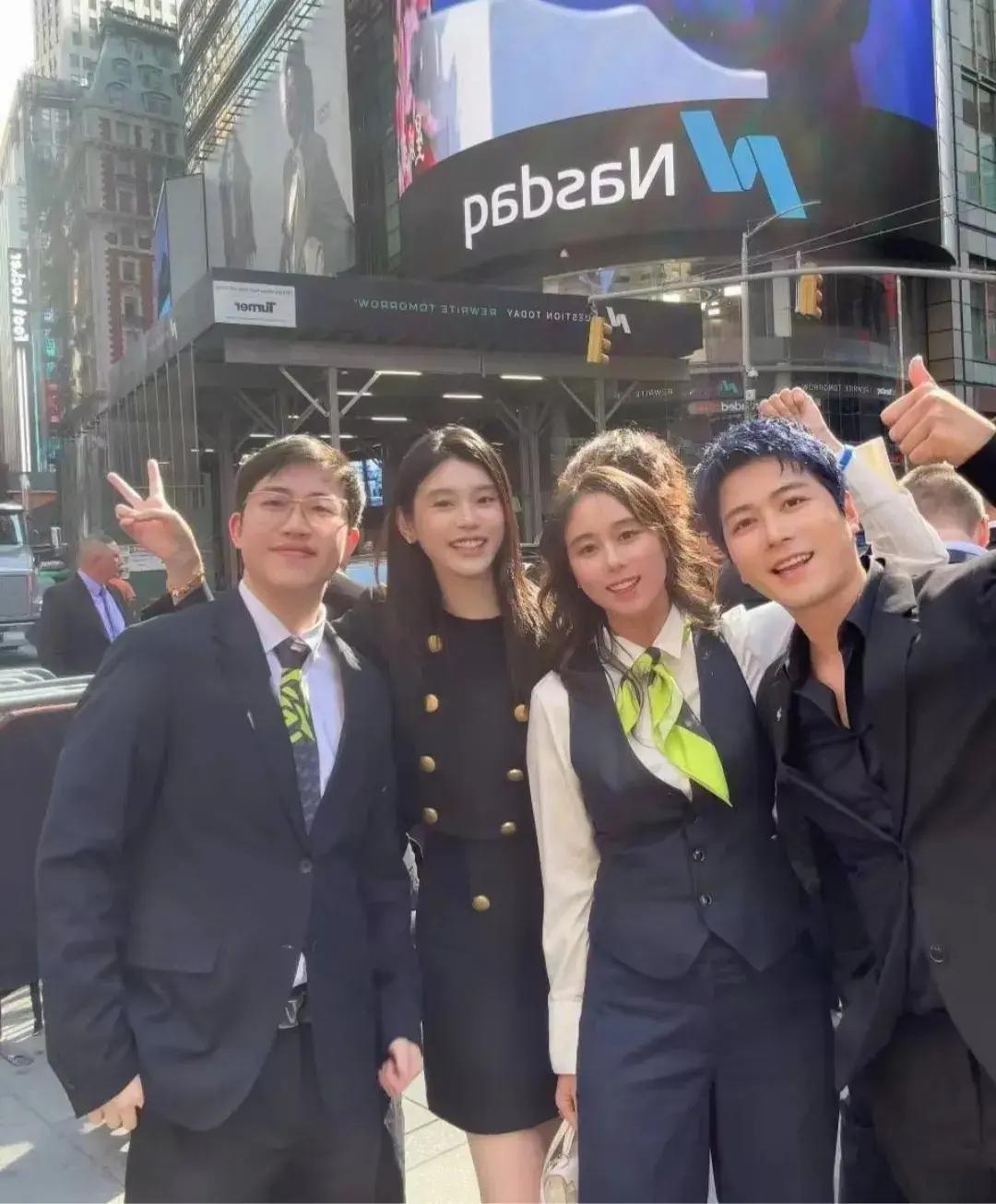 何猷君奚梦瑶真的是把自己的社交圈子都带给对方的夫妻。本来以为何猷君奚梦瑶结婚以后