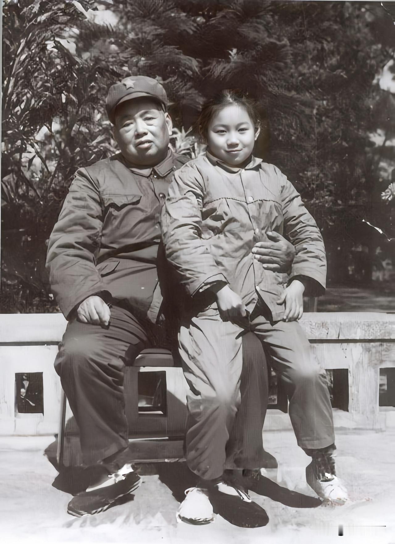 🍁上世纪八十年代，时任军委常委、政治局委员开国上将许世友将军，曾在南京任职多年