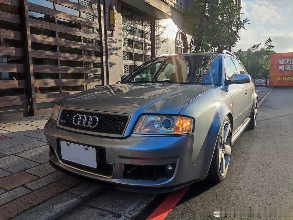 台湾老车 2003年Audi RS6 旅行車4.2雙渦輪450匹馬力quattr