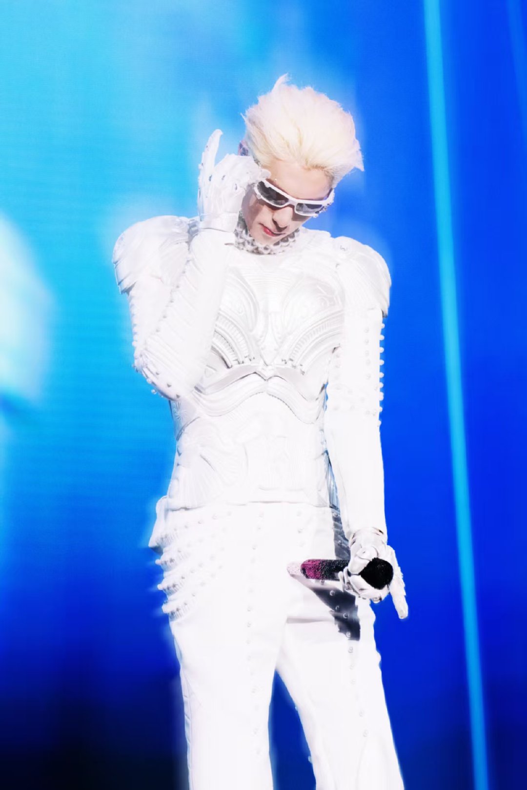 王鹤棣演唱会工作室出图王鹤棣演唱会出图棣棣好帅 