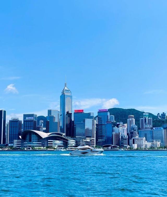 香港这回，是真的把格局彻底打开了。28个民间社团联名恳请中央军委，只为争一个名字