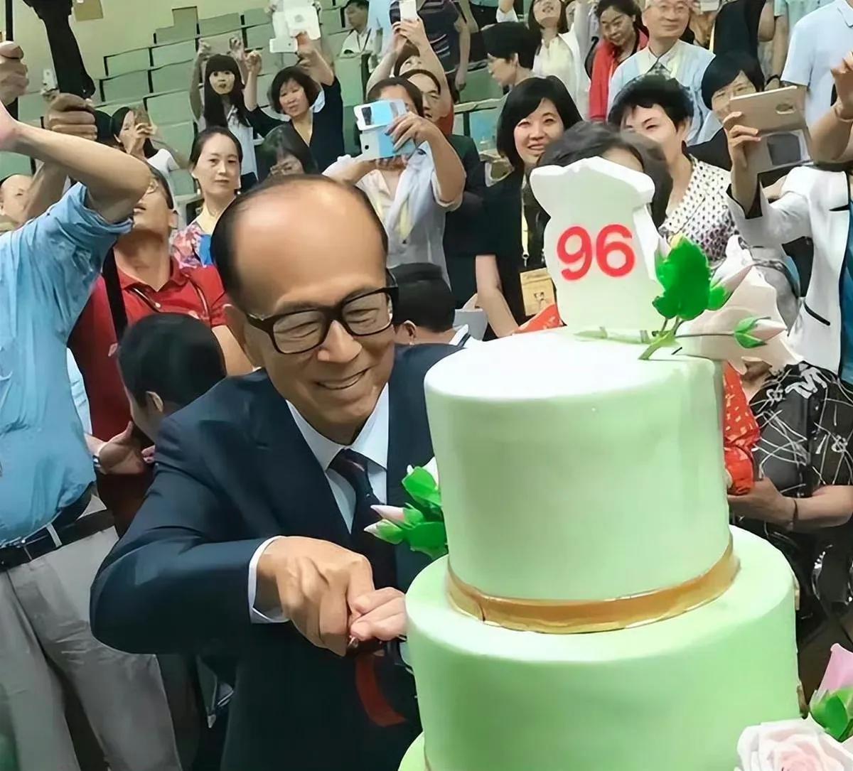 李嘉诚刚过96岁生日