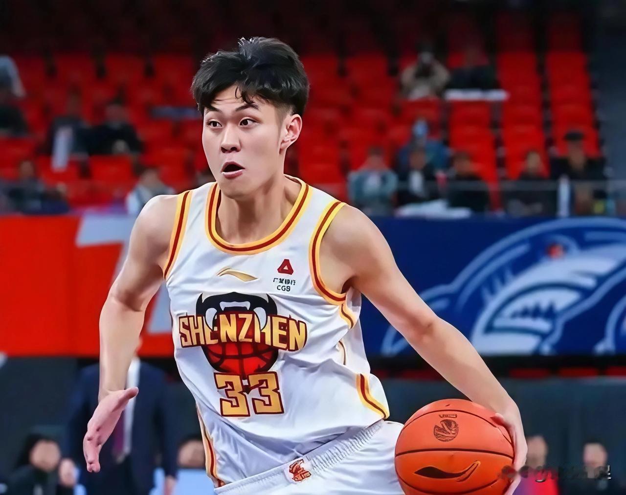 深圳男篮今晚在客场以103-98战胜山西队，创造队史最长的11连胜！
1.小将王