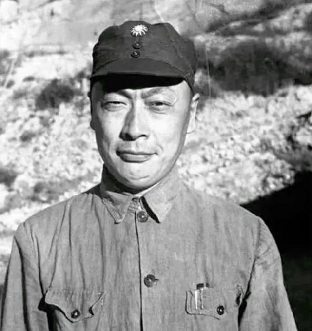 1937年，我军干部被捕叛变供出了陈毅，敌人设计诱骗陈毅下山。陈毅下山时，因口渴