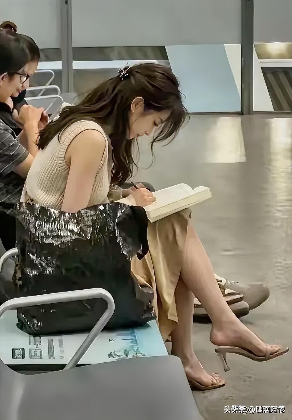 长得漂亮是优势，有文化是底气。
二者选其一，你会选择哪一个？