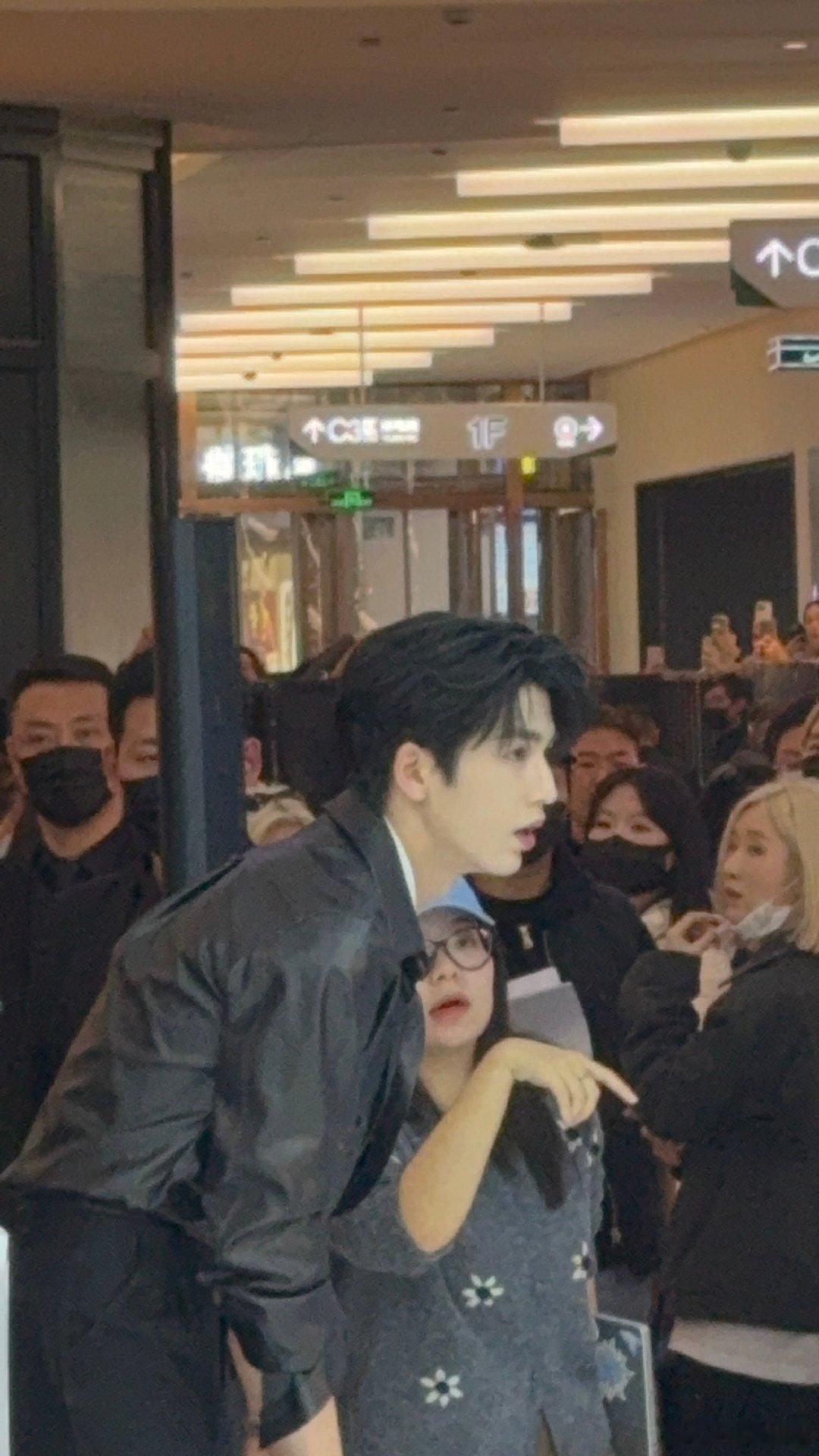 张凌赫杭州线下活动人气  张凌赫是受到很多人喜欢了呀，特别是这一次看到了杭州线下