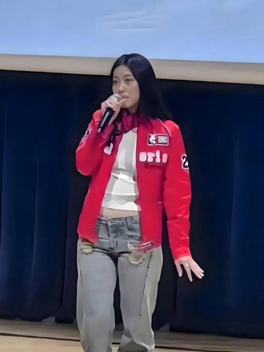 陈奕迅女儿

高挑的身材加上利落的骨相，不少人说她身上有种超模刘雯的味道。她的肩