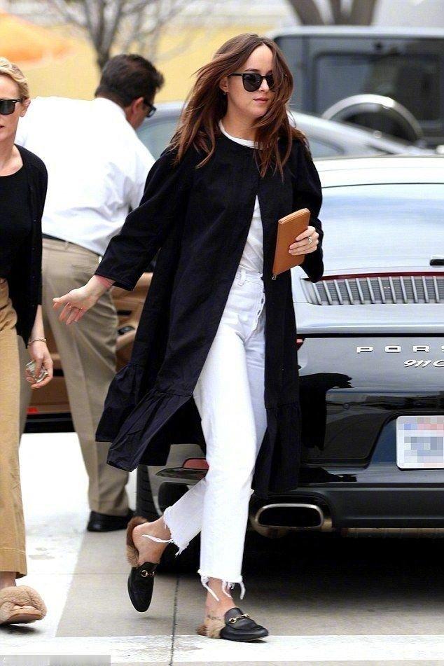 Dakota Johnson  慵懒舒适法式穿搭，达妹真是纯欲天花板🍂 