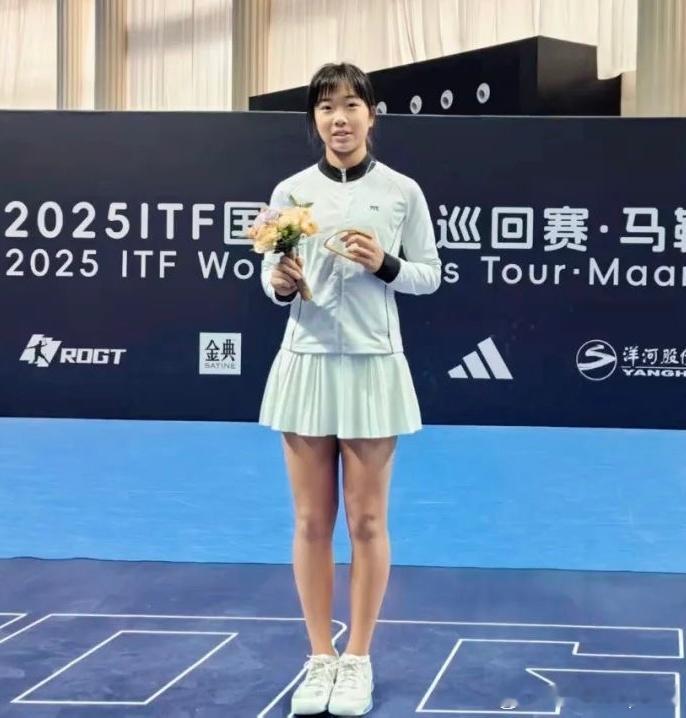 🇷🇸W15女单资格赛决胜轮🇨🇳林禹君6-1/5-7/11-9🇧🇬Kr