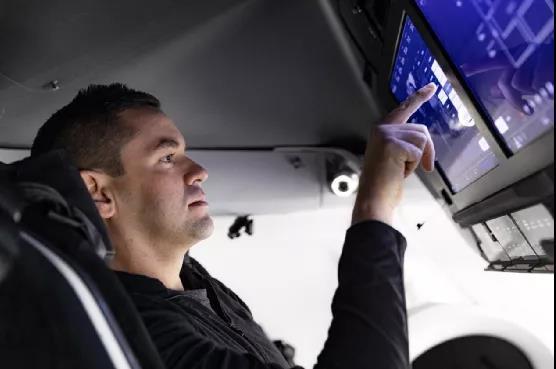 逆袭天花板！高中辍学的艾萨克曼，终于当选NASA新局长

没有名校文凭，照样执掌