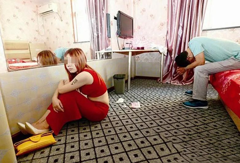 案例：安徽蚌埠，女子和闺蜜以及闺蜜的男性朋友一起吃饭喝酒，结束后她和闺蜜回酒店休