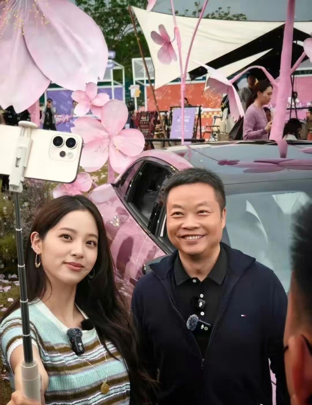 [尬笑]小鹏：如果我说，我和红衣老周一样，就是纯炒作、博流量，你们…信吗？[泪奔