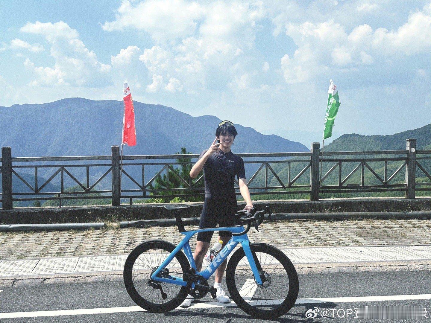 #张极晒骑行plog# 张极晒骑行plog 好帅的小豆几，宝宝玩的开心，注意安全