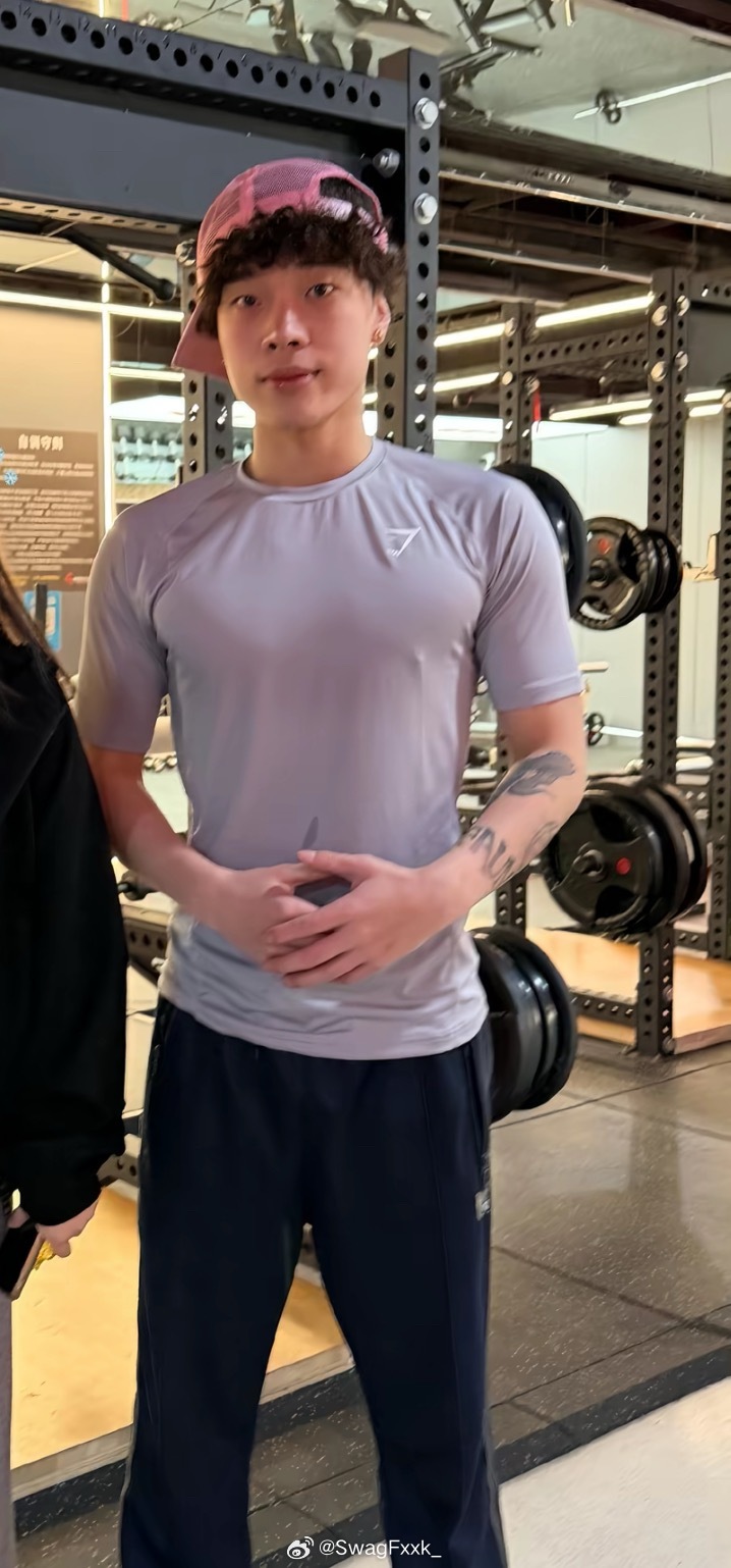 真减肥了！网友在健身房偶遇泰格西已经这么瘦了！泰格西