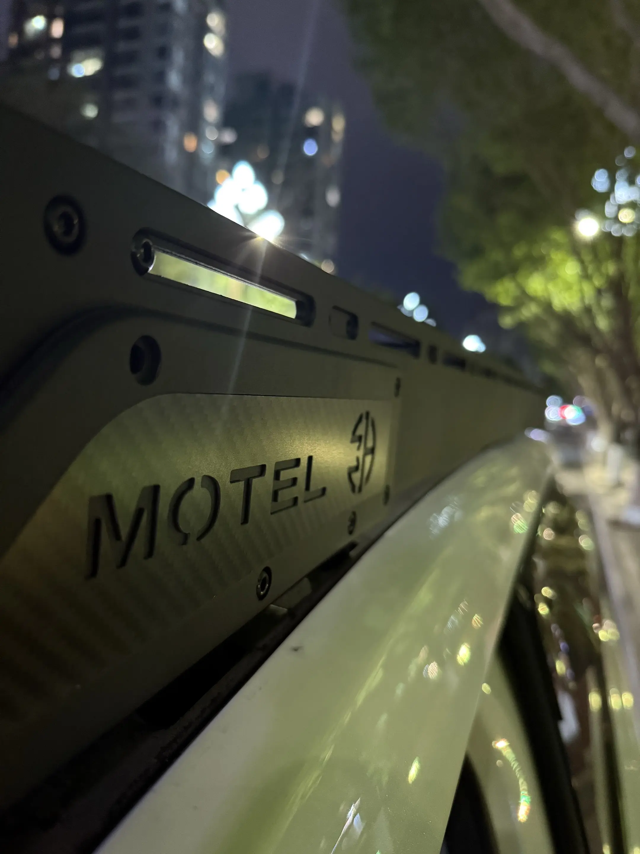 美的像一件艺术品。