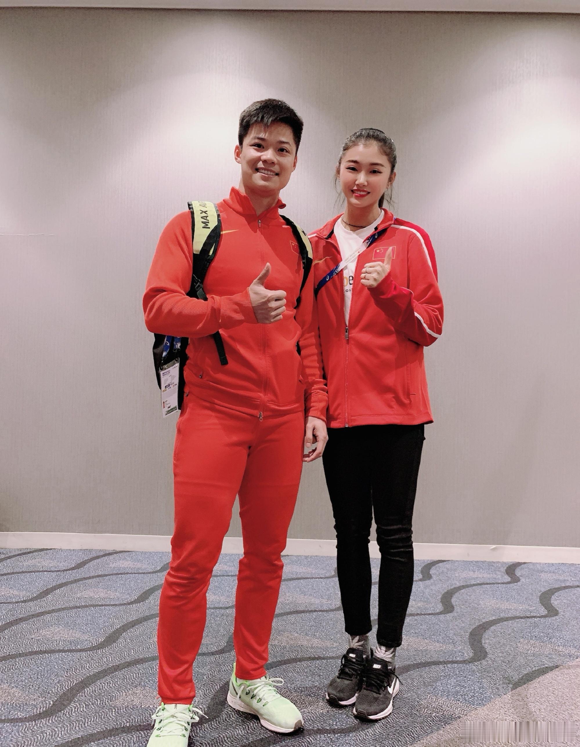 当赛场上锋芒毕露的吴艳妮以“迷妹”身份鼓起勇气走向苏炳添求合影的那一刻，这张20