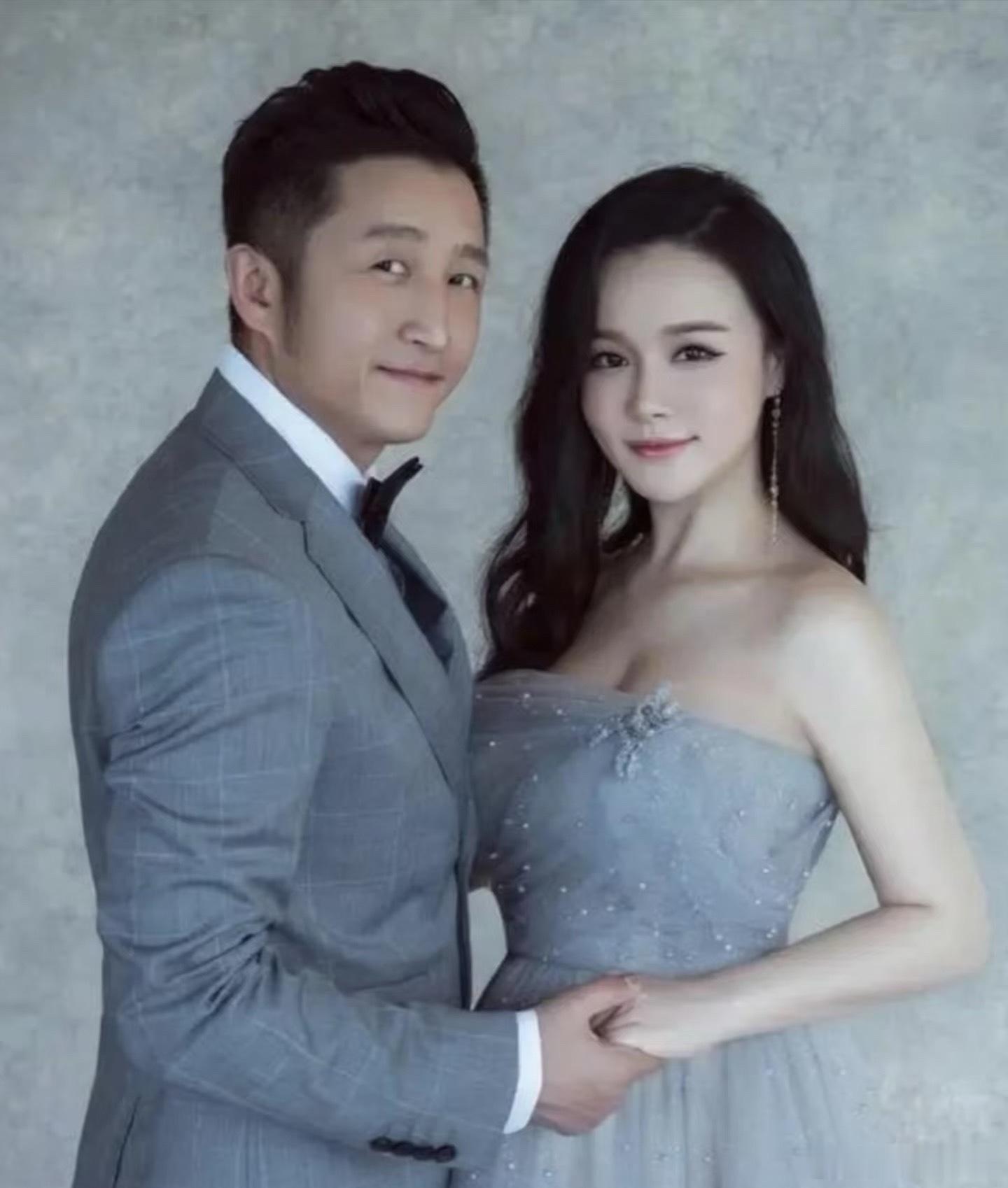 邹市明拳馆一盏吊灯花了300万醒醒吧，什么“拳王归来”，明明就是“韭菜归来”。觉