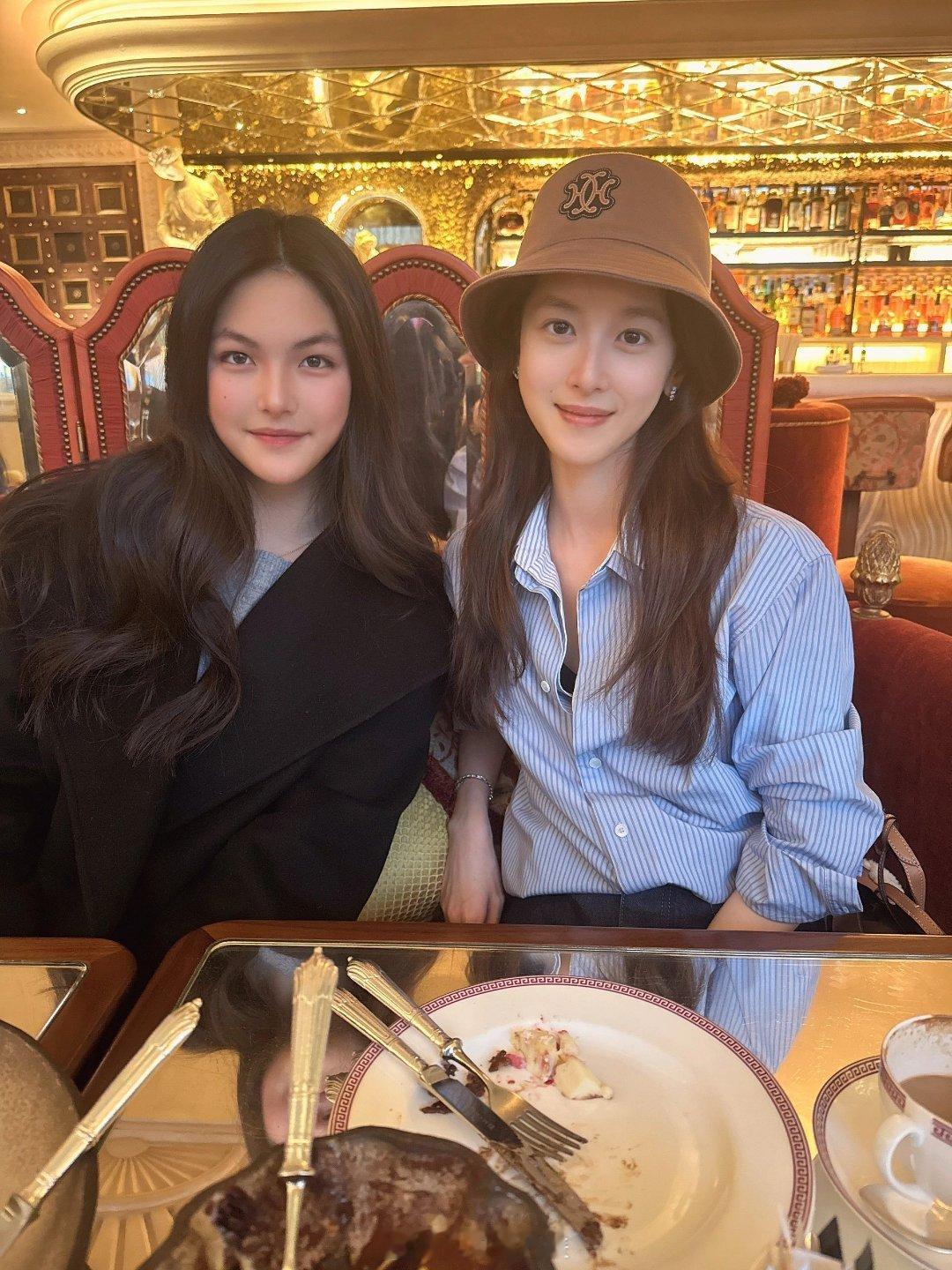 没认出来章泽天  美颜下的章泽天 李湘美颜开太大了吧，真的没认出来章泽天[允悲]