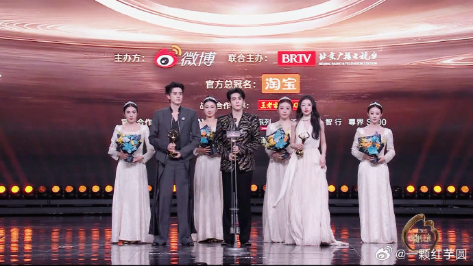 恭喜 敖瑞鹏 曾舜晞 张天爱 周雨彤荣获 “微博年度魅力演员”🎉🎉🎉 