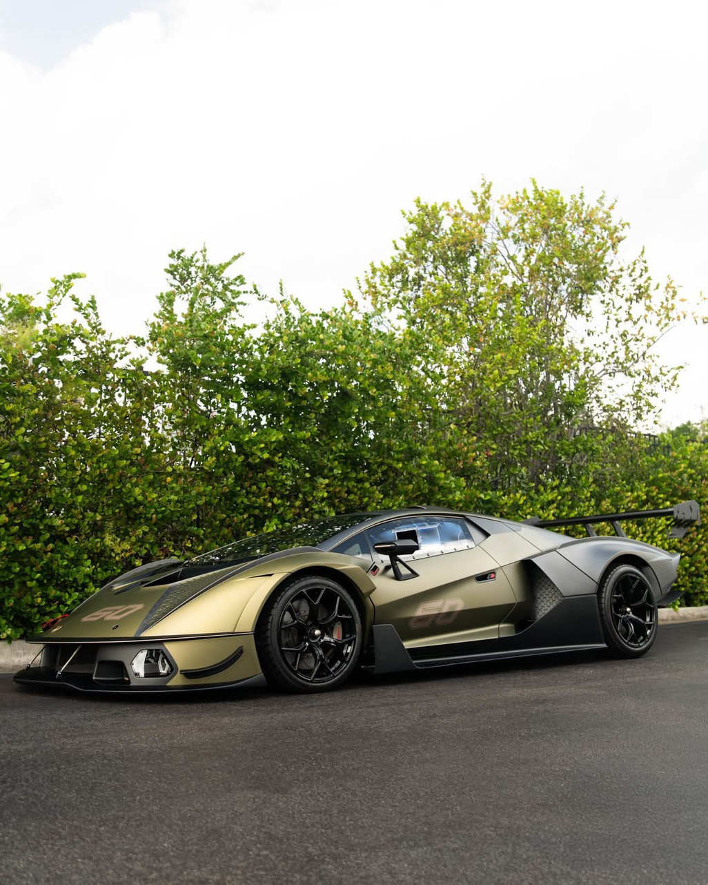 2021年的兰博基尼Essenza SCV12 限量生产40台，这款赛道专用怪兽