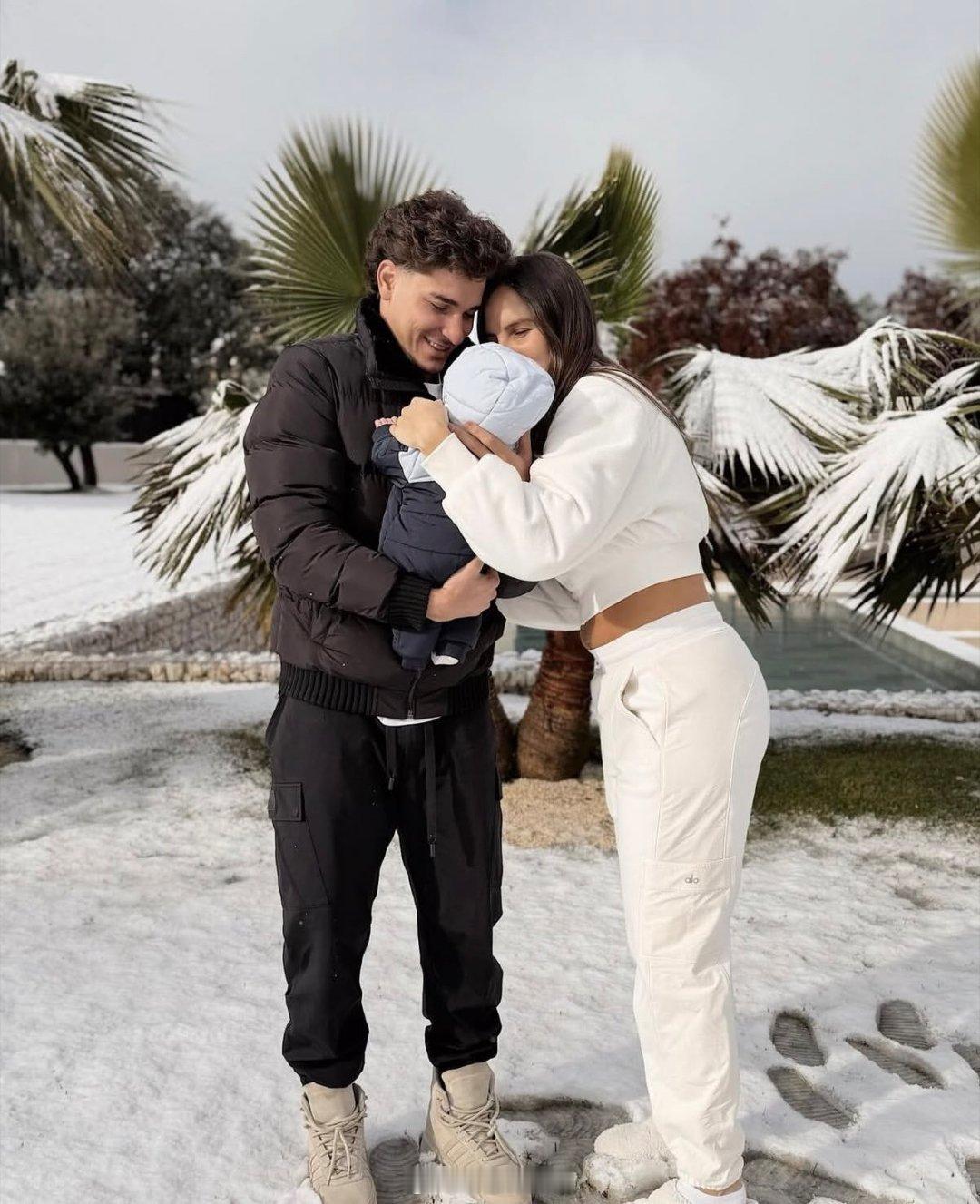 让小宝宝从小感受风雪的严寒😀阿尔瓦雷斯的Amadeo 👶 