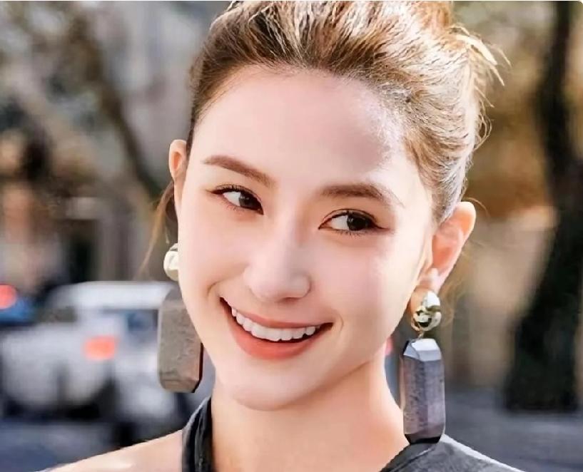 向太公开质疑何超莲的择偶标准？
豪门千金用联名logo甜蜜反击！

当向太在节目