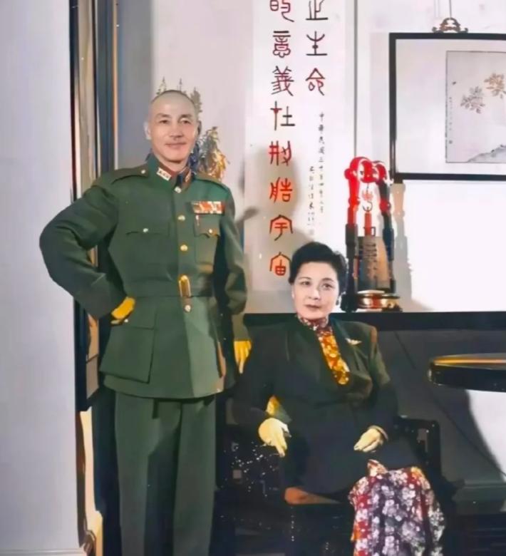 当年，老蒋娶宋美龄，很多人都误以为是宋美龄下嫁了，其实是老蒋攀上了高枝头。

宋