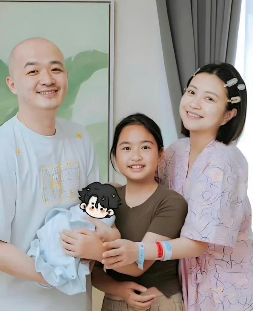 包贝尔被爆出轨了！！！
 
热搜已经挂了好几个小时，阅读量几个亿，包贝尔两口子都
