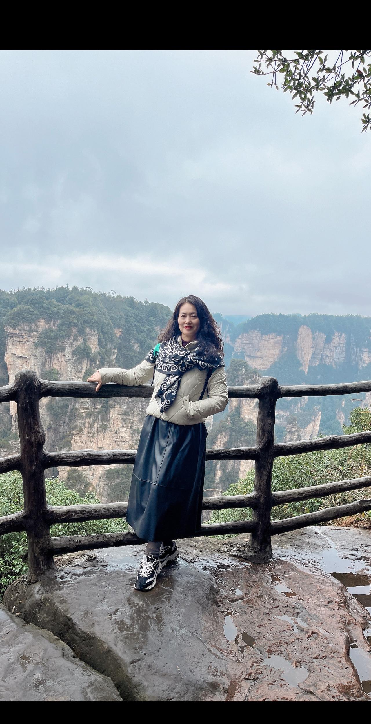 人类在宇宙里连尘埃都算不上。所以遇到事别纠结，把自己看小点，把世界看大点，就能从