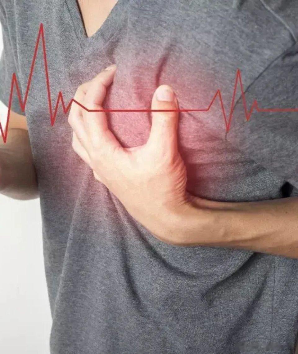 究竟出现哪些症状，需要警惕病毒性心肌炎已经来临呢？第一，胸痛如果二阳后一开始没有